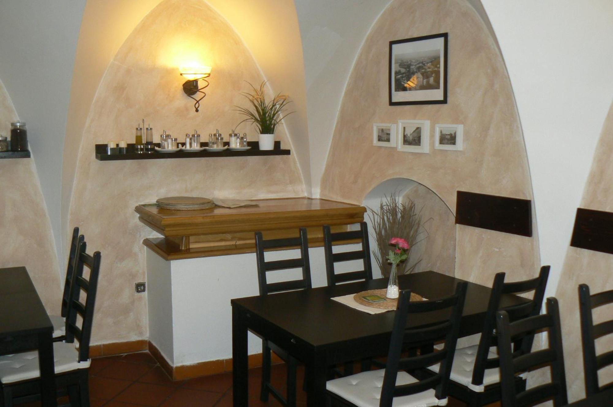 Penzion A Restaurace Modra Ruze Tabor Exterior photo