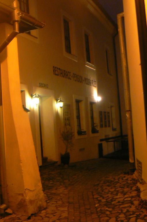 Penzion A Restaurace Modra Ruze Tabor Exterior photo